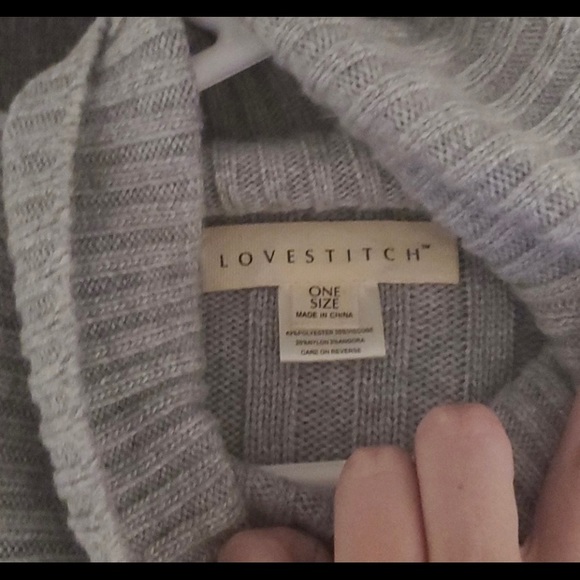 Lovestitch Grey Poncho - Picture 3 of 3